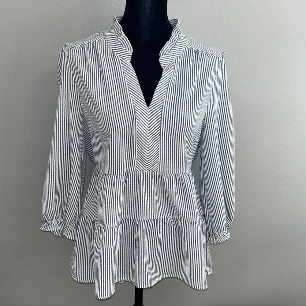 🌼3/$12 Monteau Blouse
